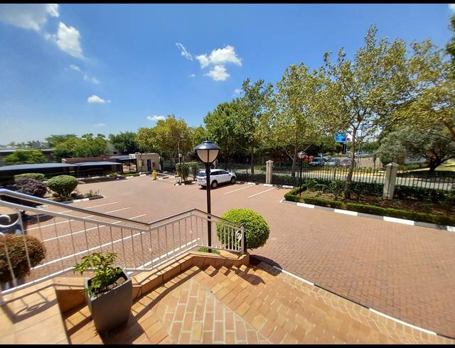 2,415M² OFFICE TO LET IN BRYANSTON